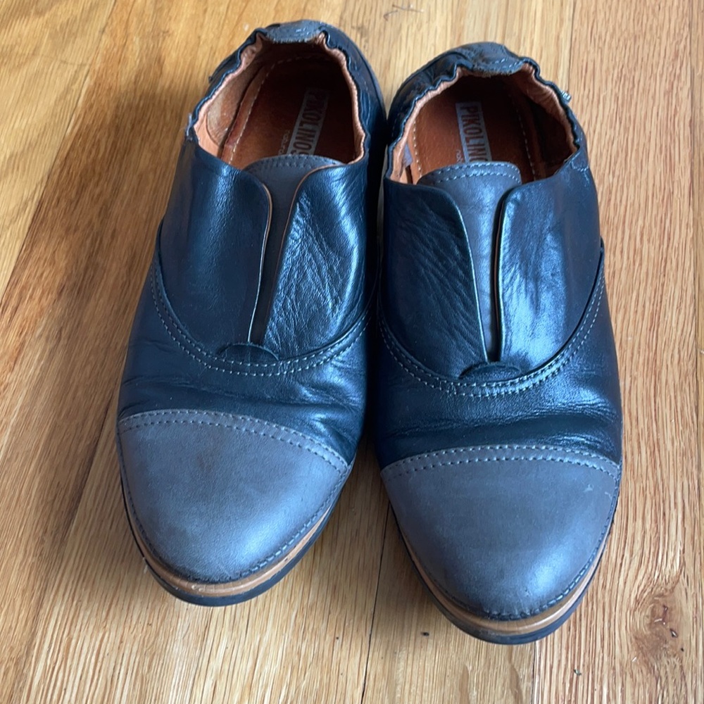 Pikolinos black oxfords